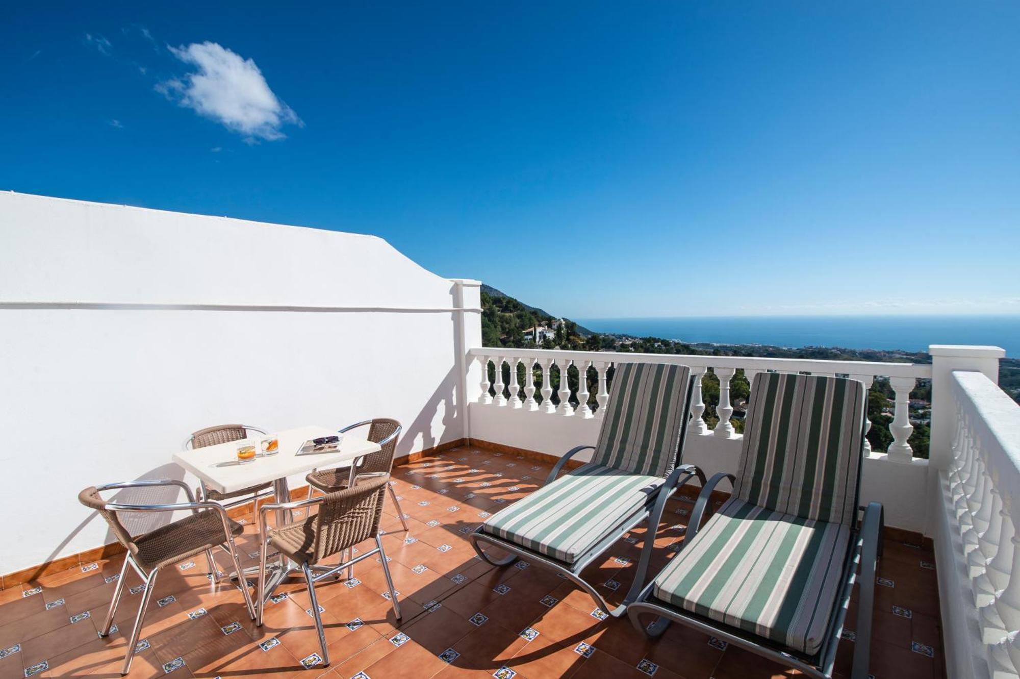 Macdonald La Ermita Resort Mijas Bagian luar foto